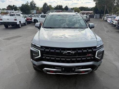 Used 2025 Chevrolet Suburban Z71 AWD/4WD image 4