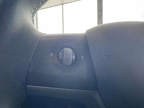 Used 2021 Tesla Model Y Long Range image 20