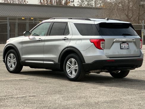 Certified 2022 Ford Explorer XLT image 6