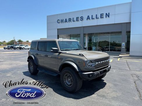 Used 2025 Ford Bronco Badlands AWD/4WD image 1