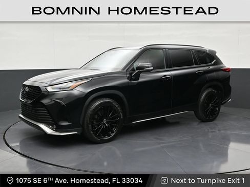 Used 2023 Toyota Highlander XSE FWD image 1