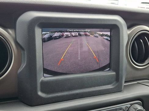 Used 2018 Jeep Wrangler Unlimited Sport S AWD/4WD image 22