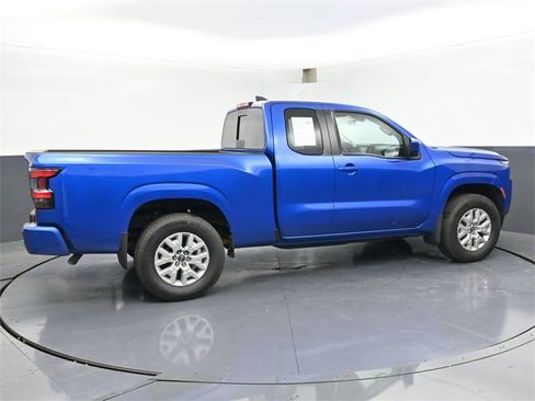 Used 2024 Nissan Frontier SV w/ SV Convenience Package image 3