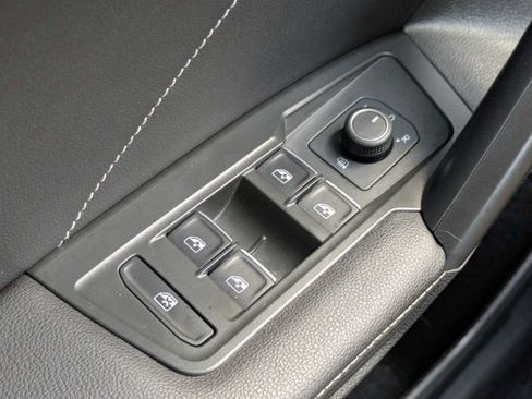 Used 2024 Volkswagen Tiguan SE AWD/4WD image 24