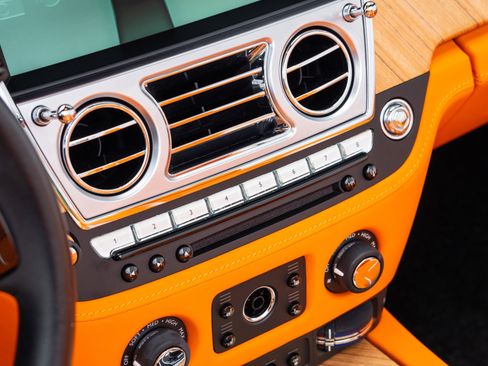 Used 2017 Rolls-Royce Dawn RWD image 67
