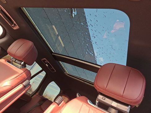 New 2026 Land Rover Range Rover SE image 9