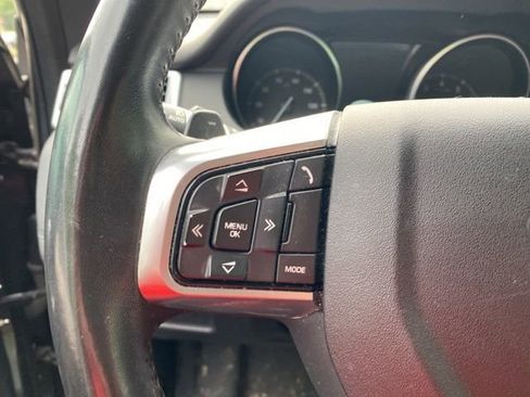 Used 2017 Land Rover Discovery Sport HSE image 18