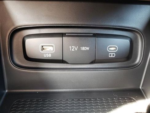 New 2025 Hyundai Venue SEL image 19