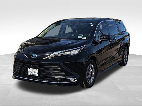 Used 2022 Toyota Sienna XLE image 7