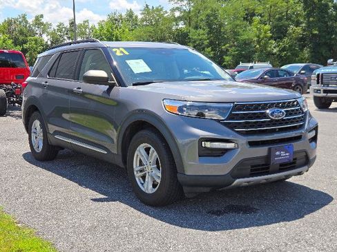 Certified 2021 Ford Explorer XLT w/ Equipment Group 202A AWD/4WD image 4