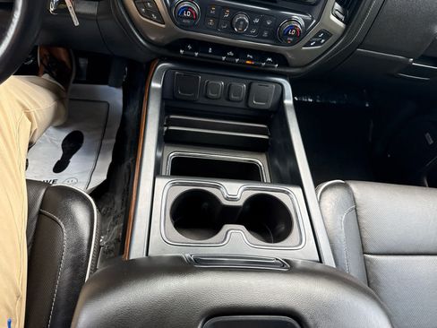 Used 2018 Chevrolet Silverado 1500 High Country AWD/4WD image 23