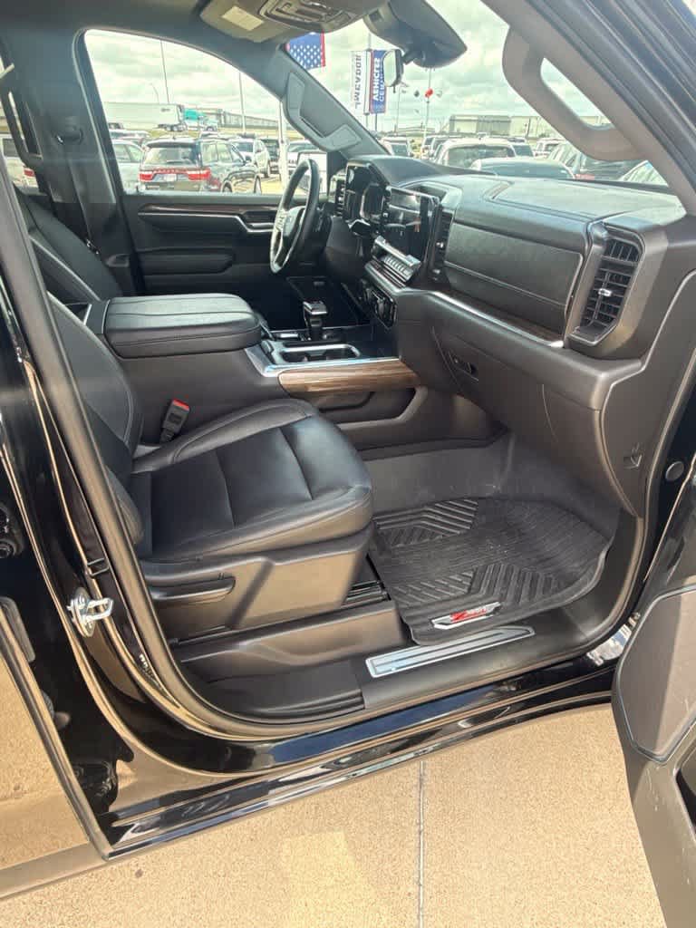 Used 2024 Chevrolet Silverado 1500 RST AWD/4WD image 18