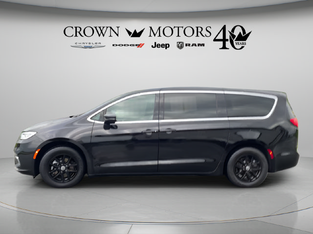 Used 2025 Chrysler Pacifica Select FWD image 8