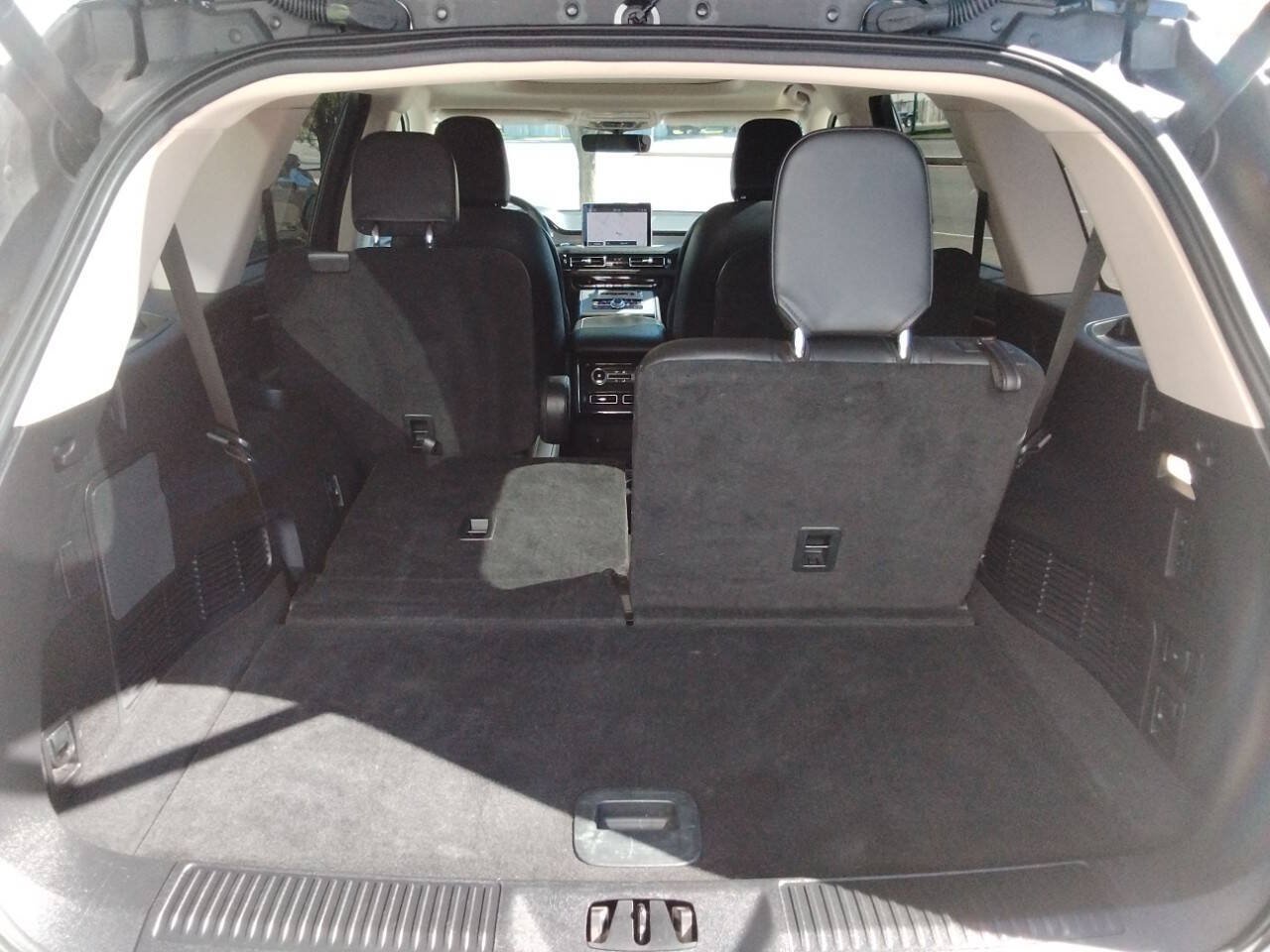Used 2023 Lincoln Aviator AWD w/ Premium Package image 11