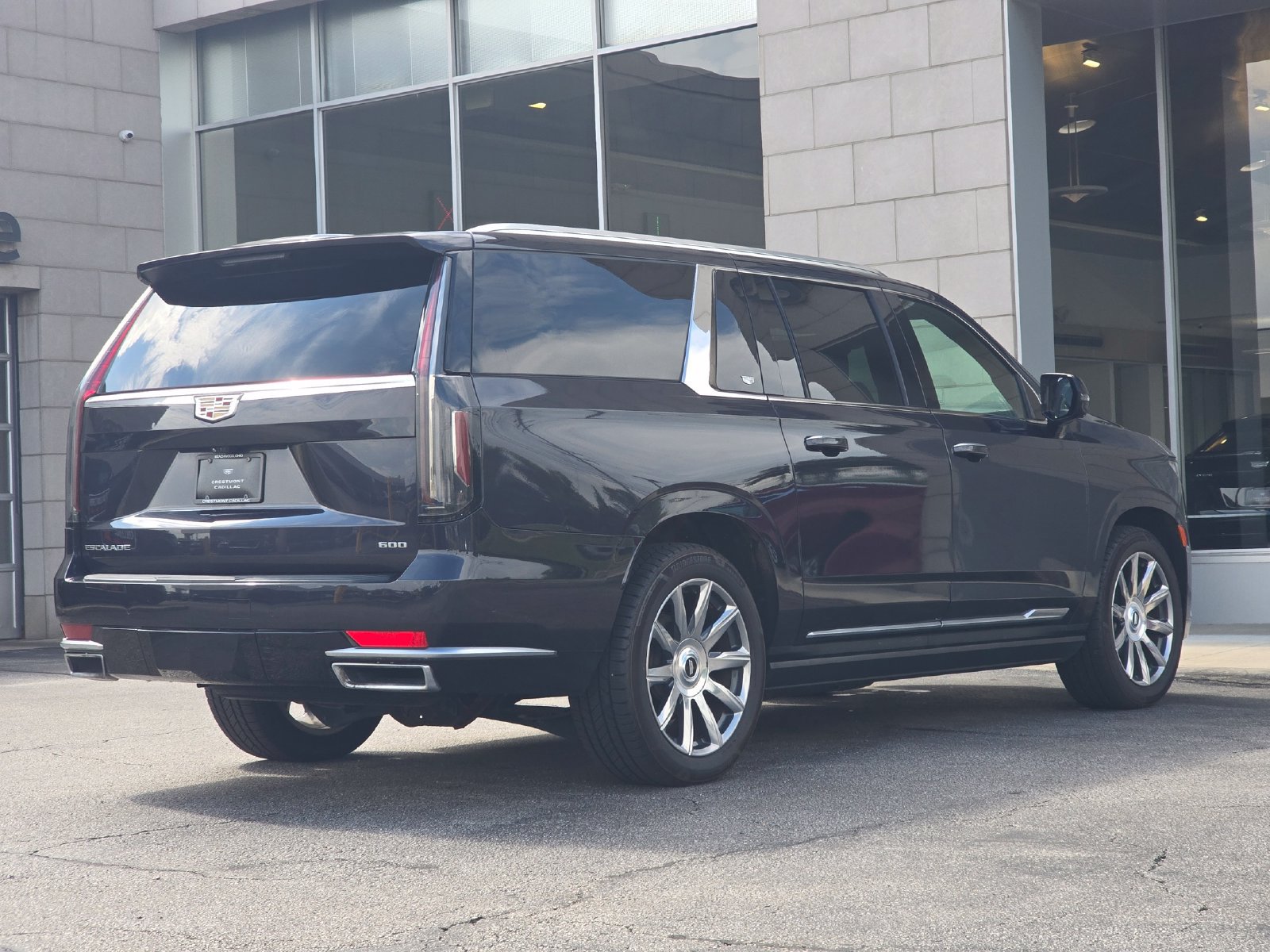 Used 2023 Cadillac Escalade ESV Premium Luxury Platinum w/ LPO, Floor Liner Package AWD/4WD image 23