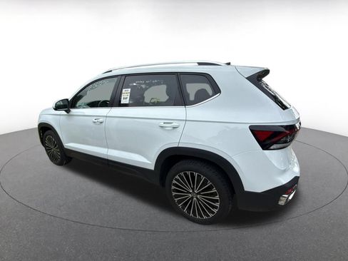 Used 2025 Volkswagen Taos SE FWD image 5