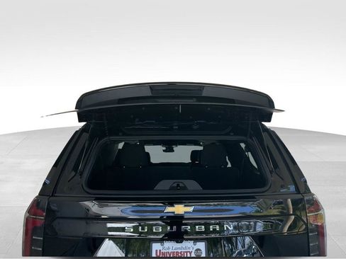Used 2025 Chevrolet Suburban LS RWD image 34