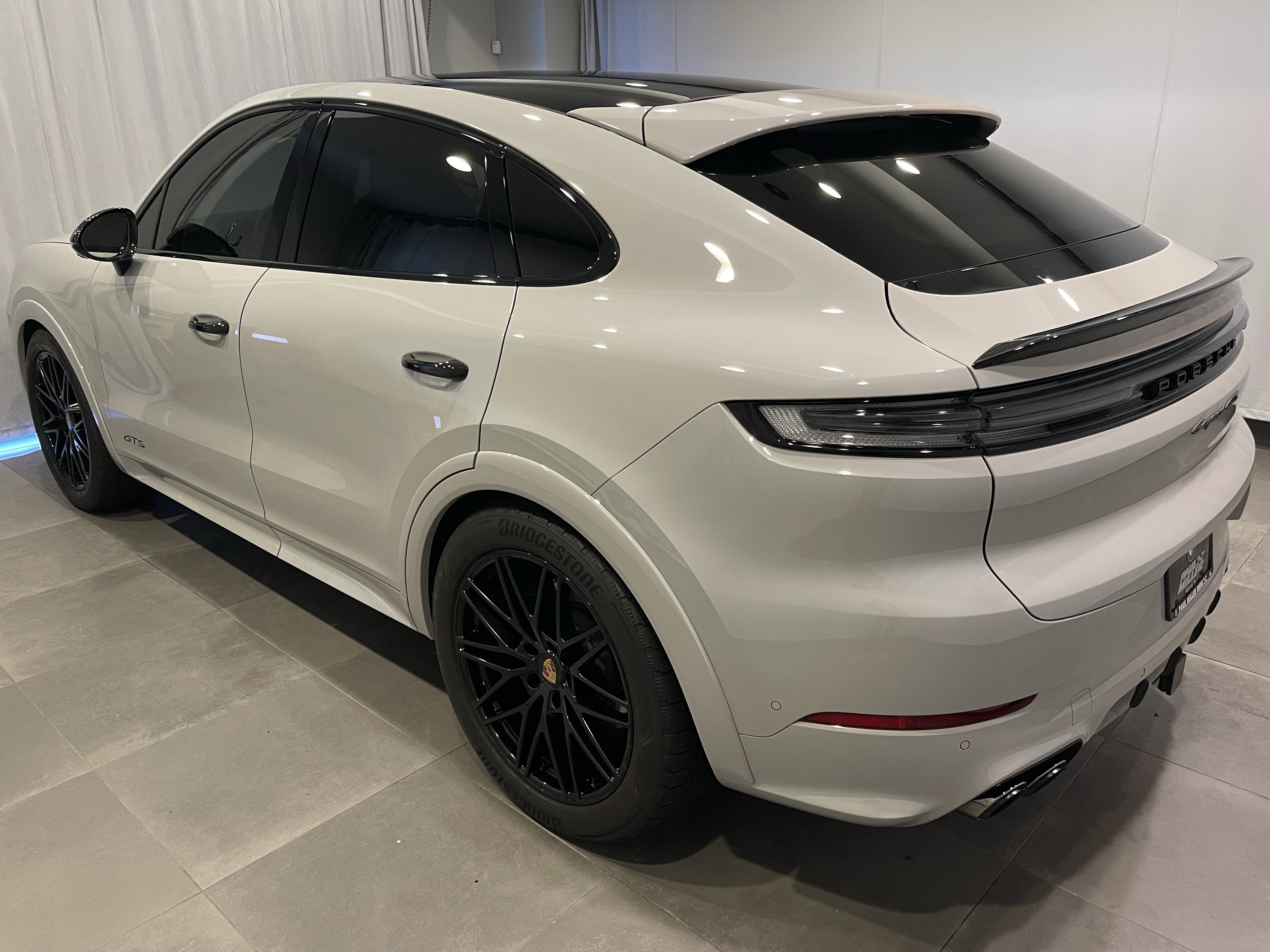 Used 2025 Porsche Cayenne GTS AWD/4WD image 4