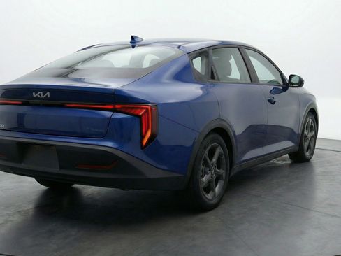 Used 2025 Kia K4 LXS image 9
