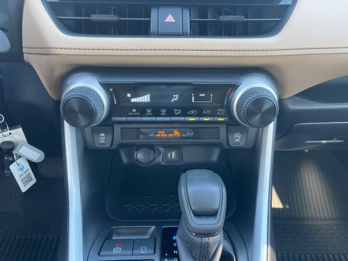 Certified 2025 Toyota RAV4 LE image 22