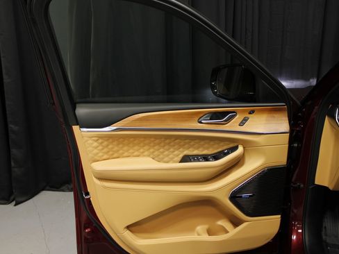 Used 2025 Jeep Grand Cherokee L Summit image 25