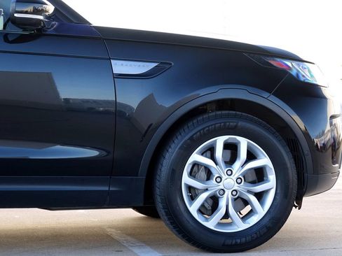 Used 2018 Land Rover Discovery SE image 29