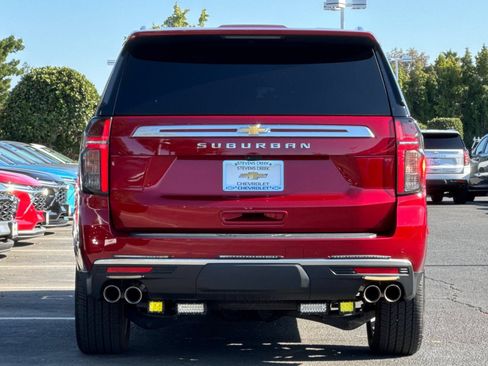 Used 2023 Chevrolet Suburban High Country AWD/4WD image 6