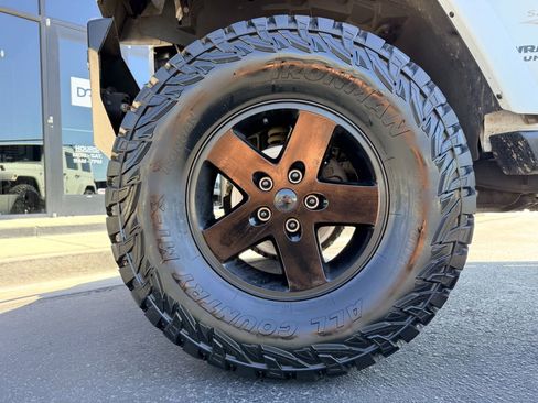 Used 2012 Jeep Wrangler Unlimited Sahara w/ Connectivity Group AWD/4WD image 22