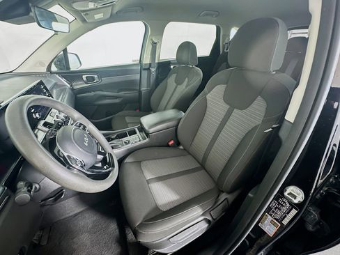 Used 2023 Kia Sorento LX image 13