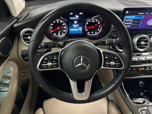 Used 2021 Mercedes-Benz GLC 300 image 3