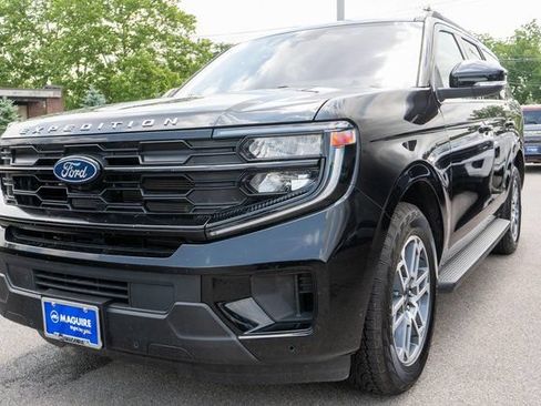 Used 2025 Ford Expedition Active AWD/4WD image 2