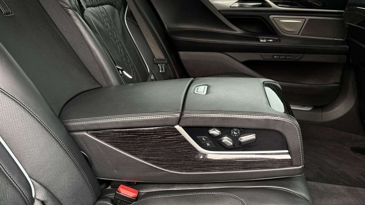 Used 2022 BMW 740i xDrive w/ Premium Package AWD/4WD image 43