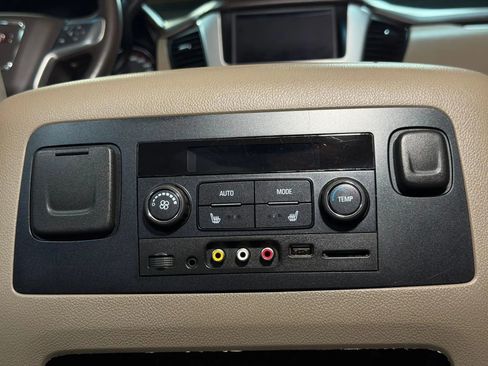 Used 2015 GMC Yukon XL SLT AWD/4WD image 32