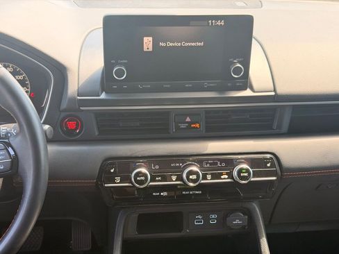 Used 2025 Honda Pilot Sport image 19
