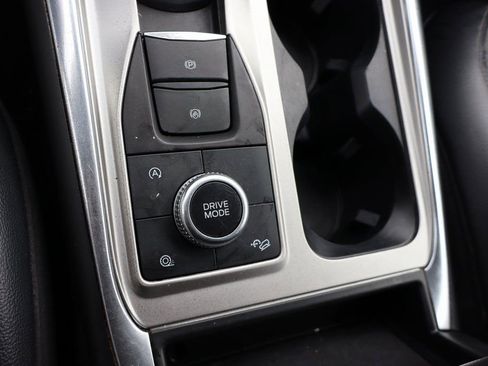 Used 2020 Ford Explorer XLT w/ Equipment Group 202A AWD/4WD image 13