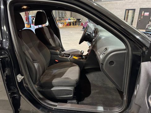 Used 2015 Dodge Charger SXT image 26