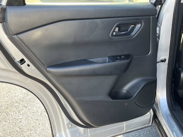 Used 2024 Nissan Rogue S FWD image 16
