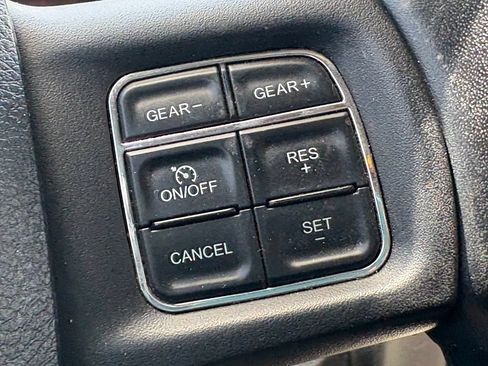 Used 2020 RAM 1500 Classic SLT w/ Luxury Group RWD image 18