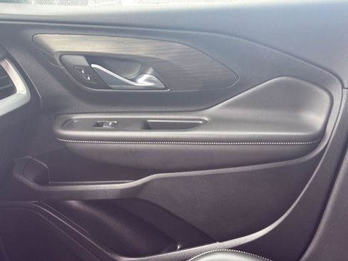 Used 2023 GMC Terrain SLT image 32