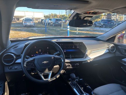 Used 2025 Chevrolet Trax LT w/ LT Convenience Package image 33