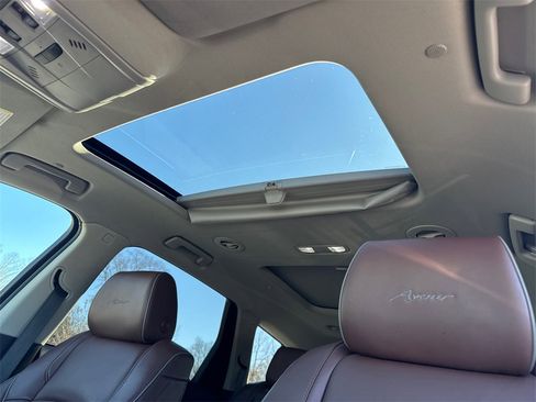 Used 2018 Buick Enclave Avenir w/ Avenir Technology Package image 32