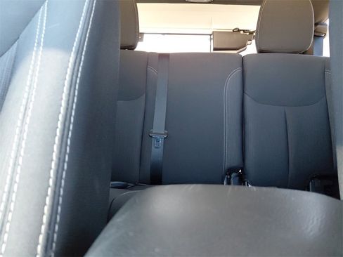 Used 2018 Jeep Wrangler Unlimited Sahara image 34