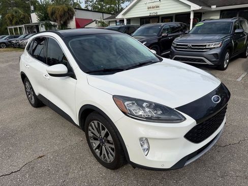 Used 2021 Ford Escape Titanium w/ Class II Trailer Tow Package FWD image 3