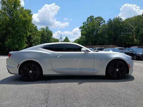 Used 2019 Chevrolet Camaro LT RWD image 5