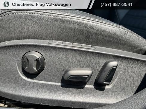 Used 2017 Volkswagen Passat 1.8T SEL Premium FWD image 25