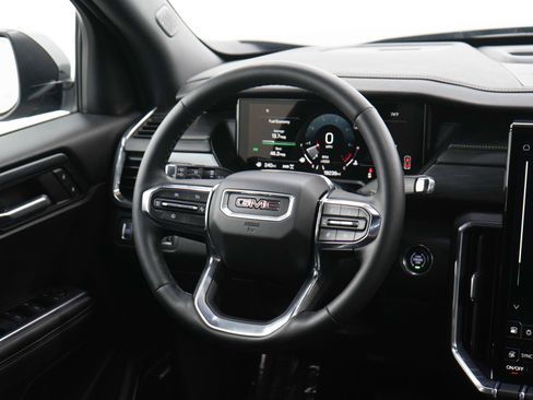 Used 2025 GMC Acadia Elevation w/ Elevation Premium Package AWD/4WD image 15