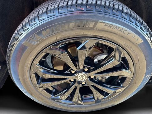 Used 2025 Toyota RAV4 SE image 24