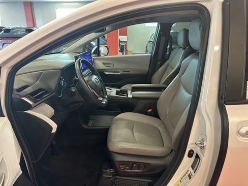 Certified 2025 Toyota Sienna XLE AWD/4WD image 10