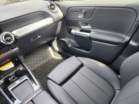 Used 2026 Mercedes-Benz GLB 250 4MATIC image 15