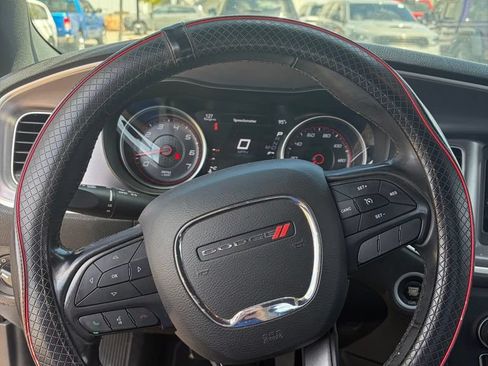 Used 2019 Dodge Charger SXT RWD image 9